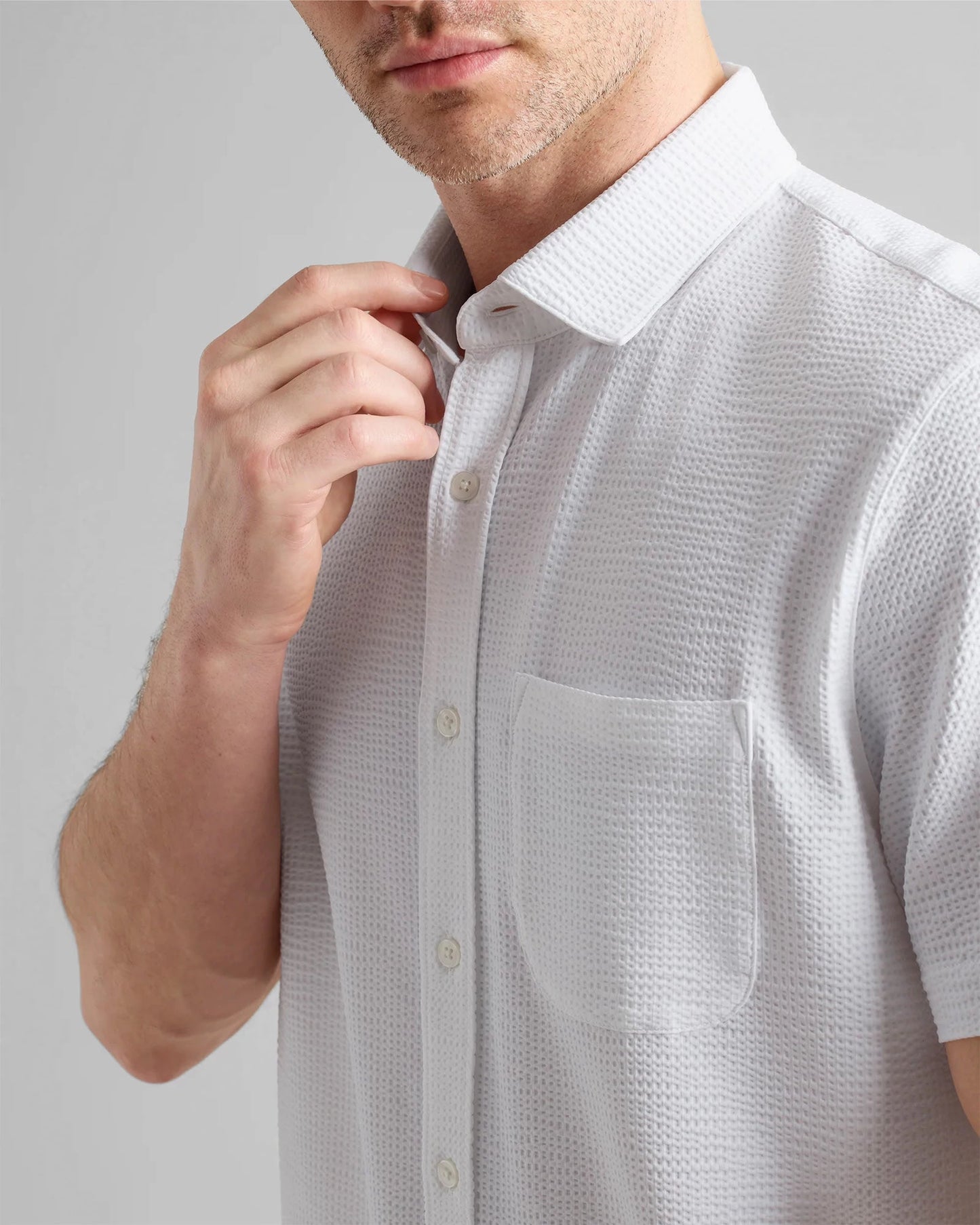 Commuter Seersucker Short Sleeve Button Down
