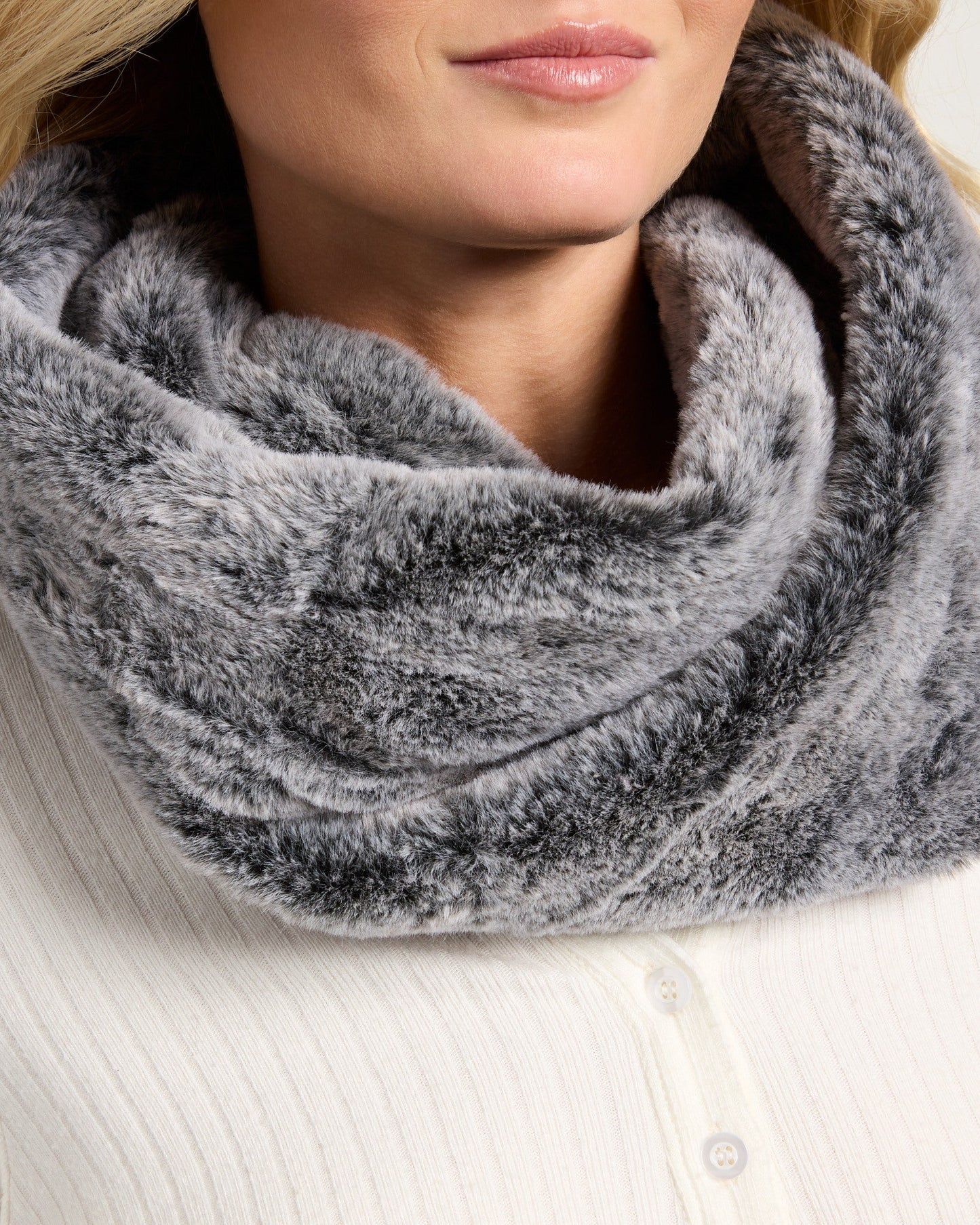 Frosty Faux Fur Loop