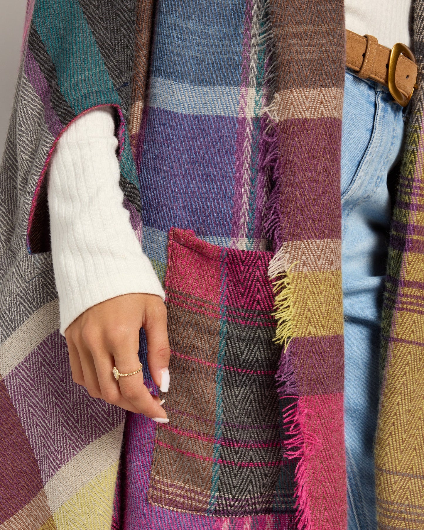 Lightweight Multicolor Plaid Pocket Ruana